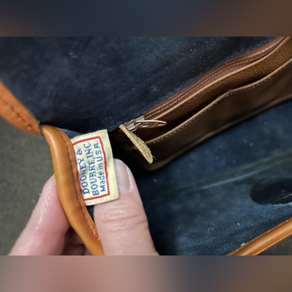 Beautiful vintage Dooney & Bourke shoulder bag/crossbody in navy blue AWL. - Picture 13 of 16